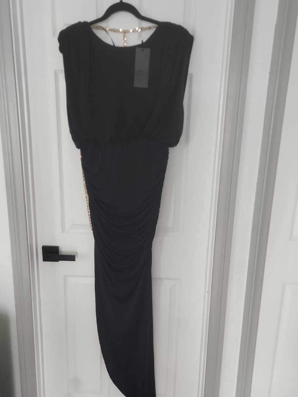 Elegant Black Draped Evening Dress with Gold Chain Accent